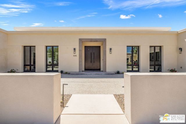 1045 Bella Vista, Palm Springs, CA 92264
