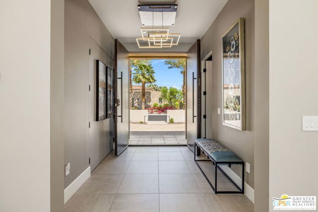 1045 Bella Vista, Palm Springs, CA 92264