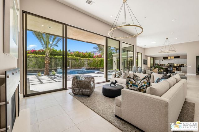1045 Bella Vista, Palm Springs, CA 92264