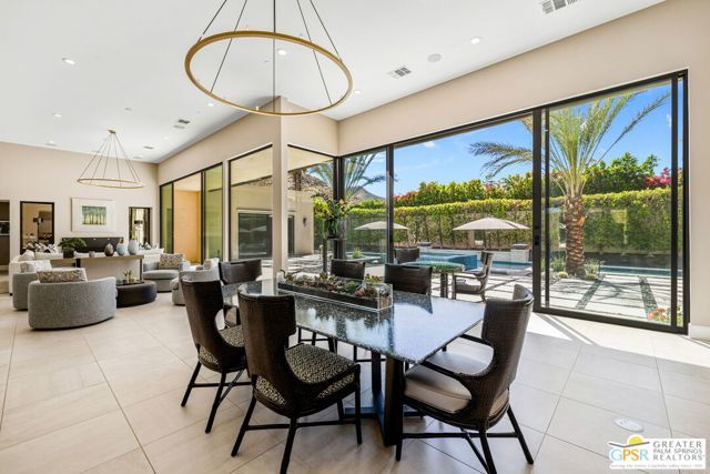 1045 Bella Vista, Palm Springs, CA 92264