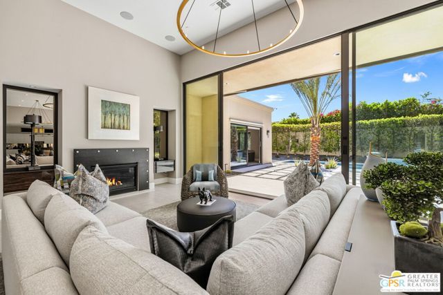1045 Bella Vista, Palm Springs, CA 92264