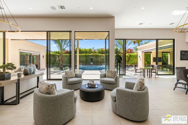 1045 Bella Vista, Palm Springs, CA 92264