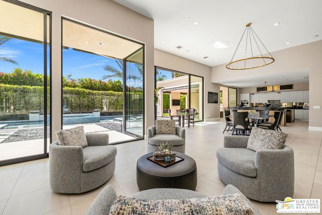 1045 Bella Vista, Palm Springs, CA 92264