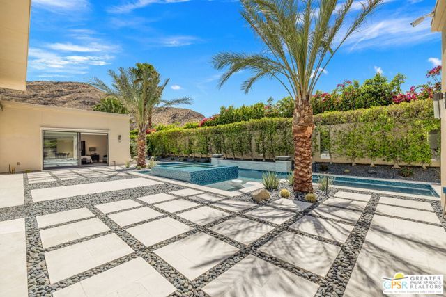 1045 Bella Vista, Palm Springs, CA 92264