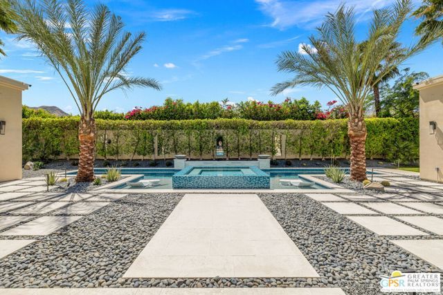 1045 Bella Vista, Palm Springs, CA 92264