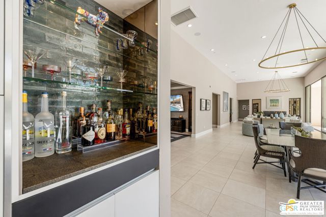 1045 Bella Vista, Palm Springs, CA 92264
