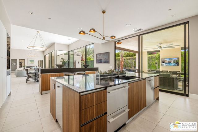 1045 Bella Vista, Palm Springs, CA 92264