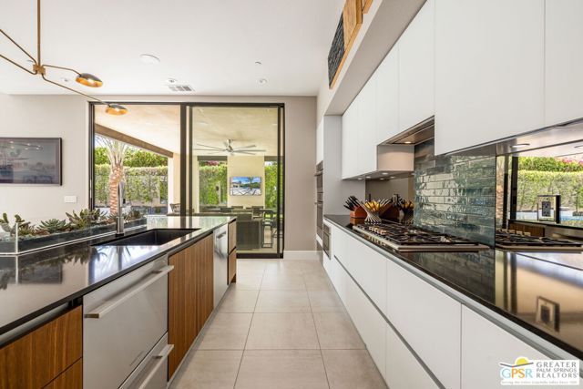 1045 Bella Vista, Palm Springs, CA 92264