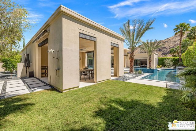 1045 Bella Vista, Palm Springs, CA 92264