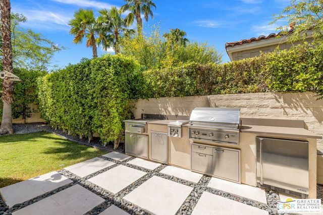1045 Bella Vista, Palm Springs, CA 92264