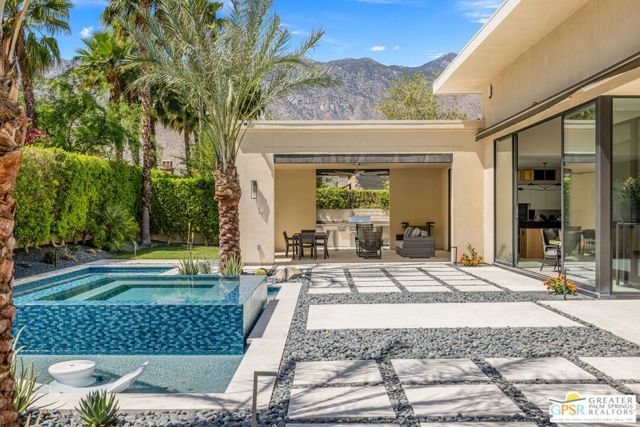 1045 Bella Vista, Palm Springs, CA 92264