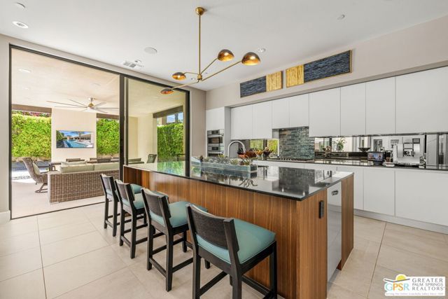 1045 Bella Vista, Palm Springs, CA 92264