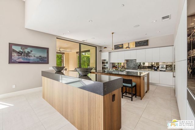 1045 Bella Vista, Palm Springs, CA 92264