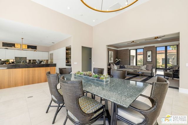 1045 Bella Vista, Palm Springs, CA 92264