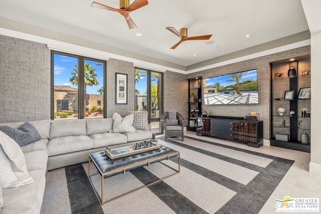 1045 Bella Vista, Palm Springs, CA 92264