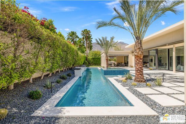 1045 Bella Vista, Palm Springs, CA 92264
