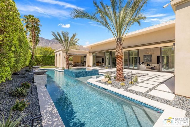 1045 Bella Vista, Palm Springs, CA 92264