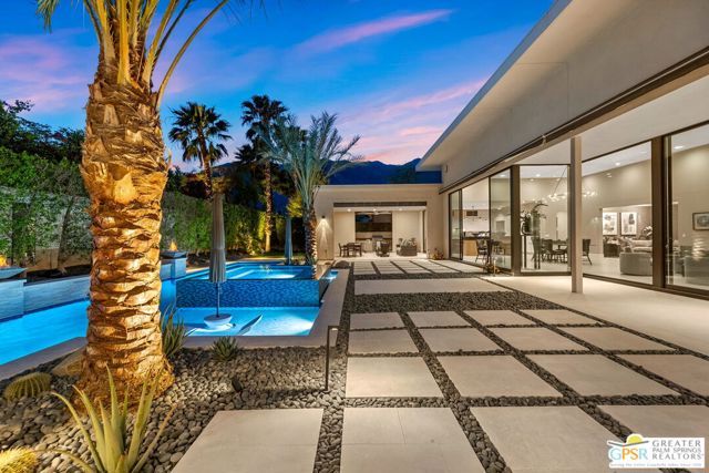 1045 Bella Vista, Palm Springs, CA 92264