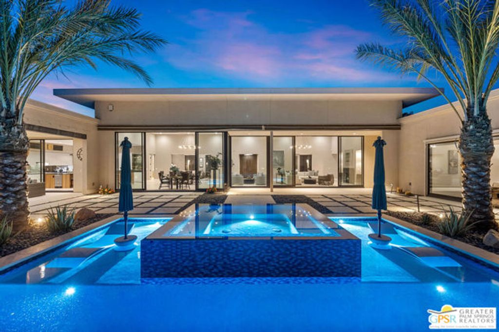 1045 Bella Vista, Palm Springs, CA 92264