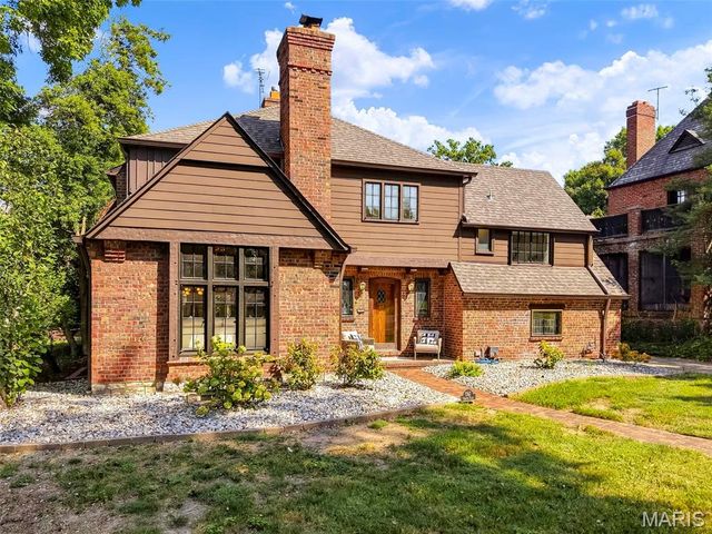 7747 Mohawk Place, Clayton, MO 63105