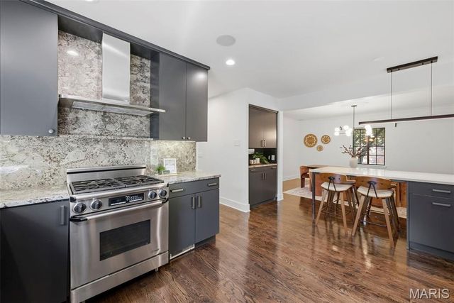 7747 Mohawk Place, Clayton, MO 63105