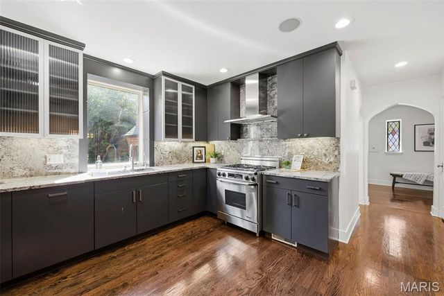 7747 Mohawk Place, Clayton, MO 63105