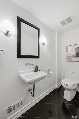7747 Mohawk Place, Clayton, MO 63105