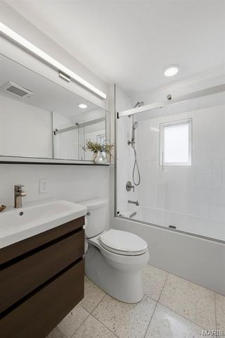 7747 Mohawk Place, Clayton, MO 63105