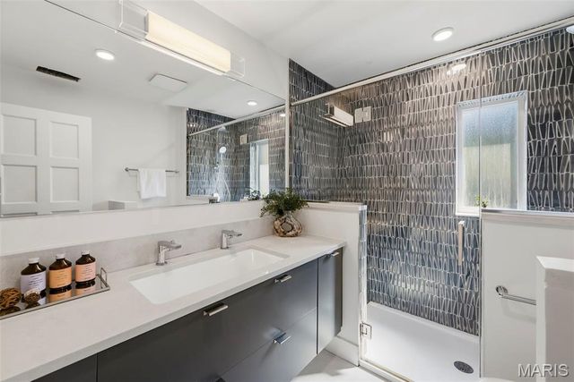 7747 Mohawk Place, Clayton, MO 63105