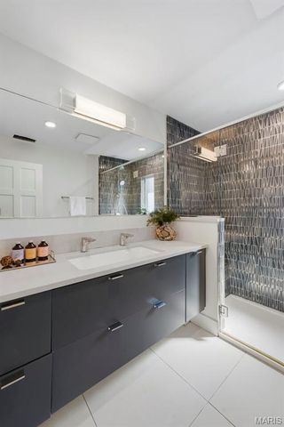 7747 Mohawk Place, Clayton, MO 63105