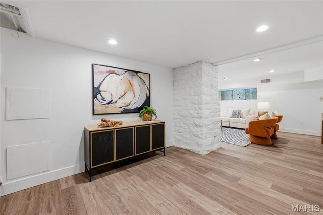 7747 Mohawk Place, Clayton, MO 63105
