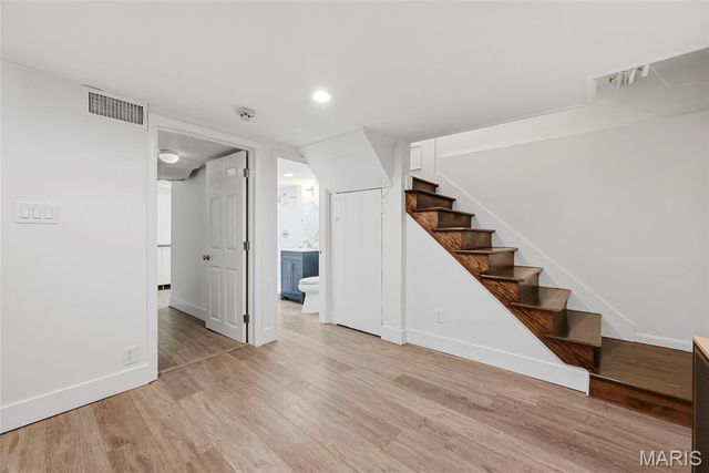 7747 Mohawk Place, Clayton, MO 63105