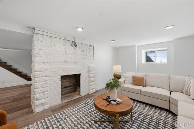 7747 Mohawk Place, Clayton, MO 63105