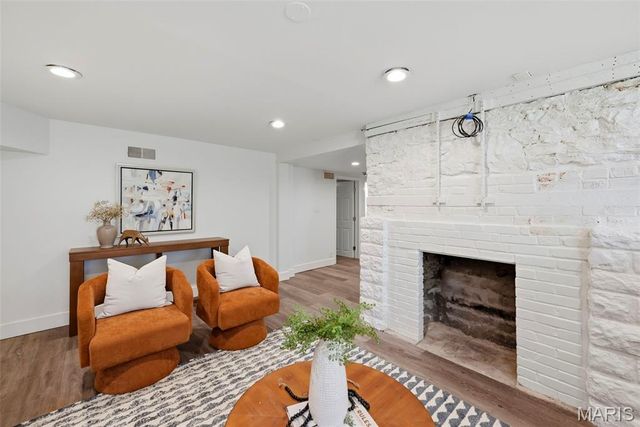 7747 Mohawk Place, Clayton, MO 63105