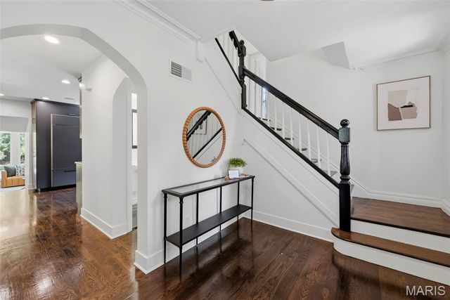 7747 Mohawk Place, Clayton, MO 63105