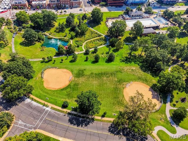 7747 Mohawk Place, Clayton, MO 63105