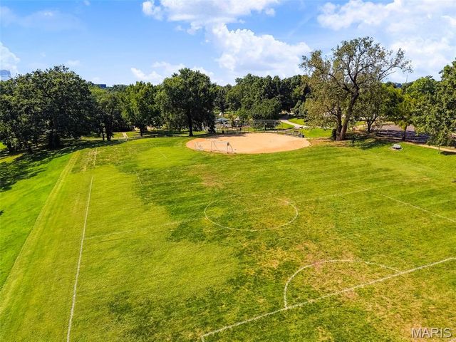 7747 Mohawk Place, Clayton, MO 63105