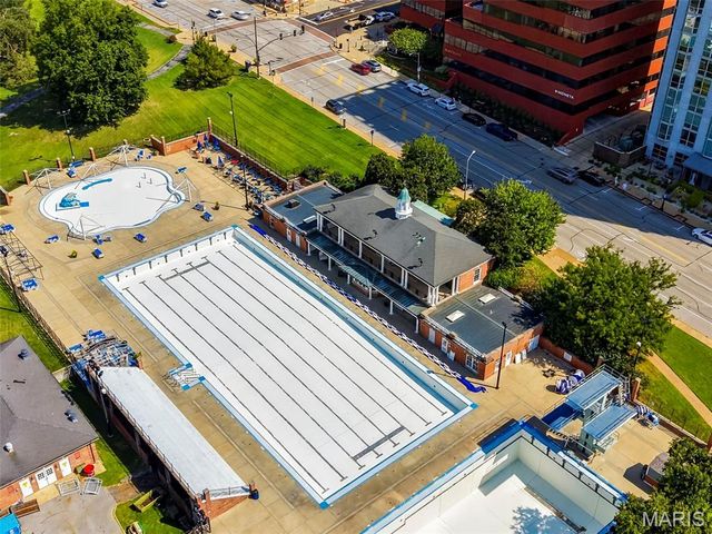 7747 Mohawk Place, Clayton, MO 63105