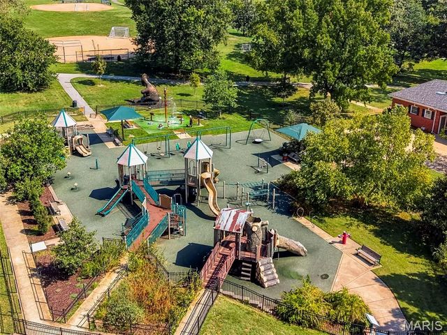 7747 Mohawk Place, Clayton, MO 63105