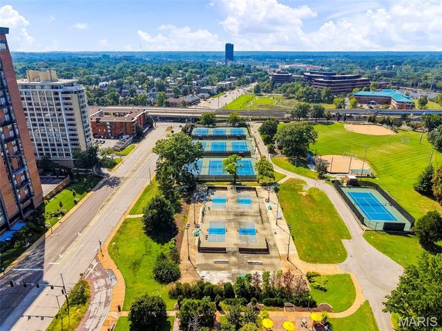 7747 Mohawk Place, Clayton, MO 63105