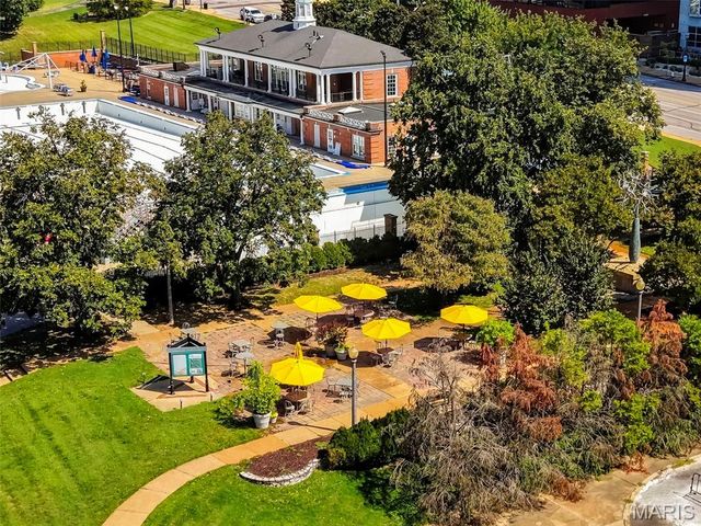 7747 Mohawk Place, Clayton, MO 63105