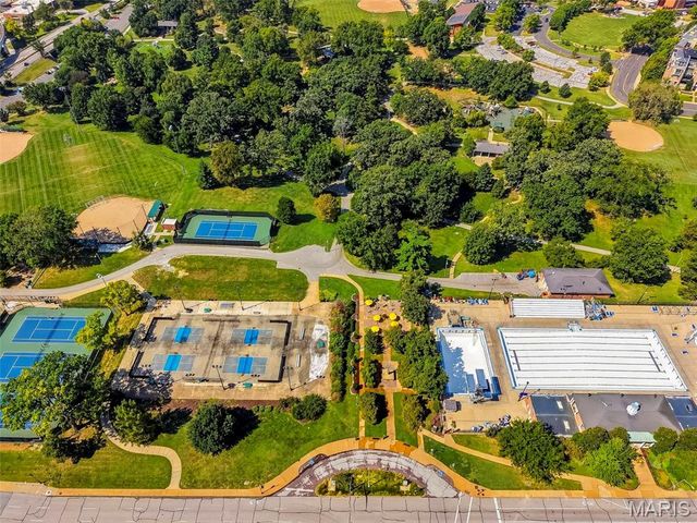 7747 Mohawk Place, Clayton, MO 63105