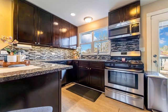 8820 W 85th Place, Justice, IL 60458