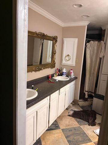 3826 Hillcrest Drive, San Angelo, TX 76904
