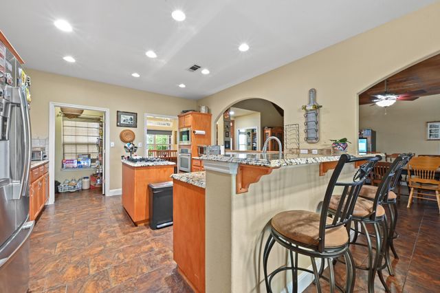 410 Simmons Family Farm RD, Lockhart, TX 78644