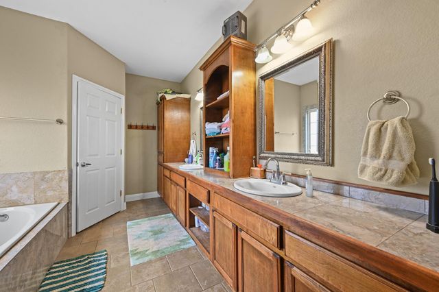 410 Simmons Family Farm RD, Lockhart, TX 78644