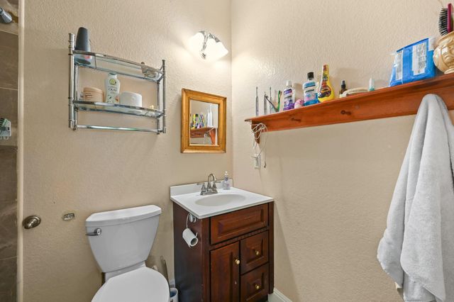410 Simmons Family Farm RD, Lockhart, TX 78644