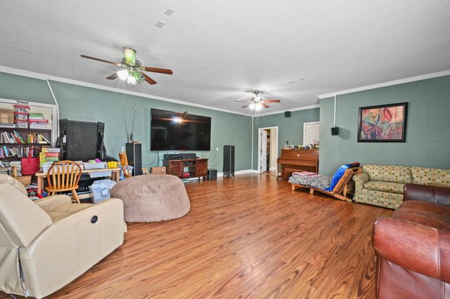 410 Simmons Family Farm RD, Lockhart, TX 78644