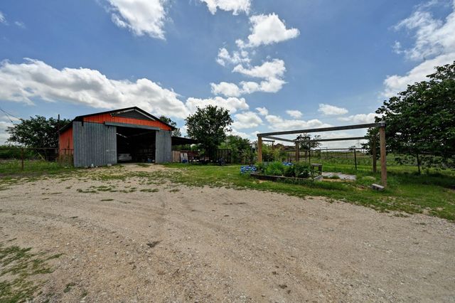 410 Simmons Family Farm RD, Lockhart, TX 78644
