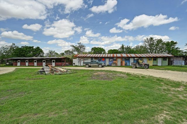 410 Simmons Family Farm RD, Lockhart, TX 78644